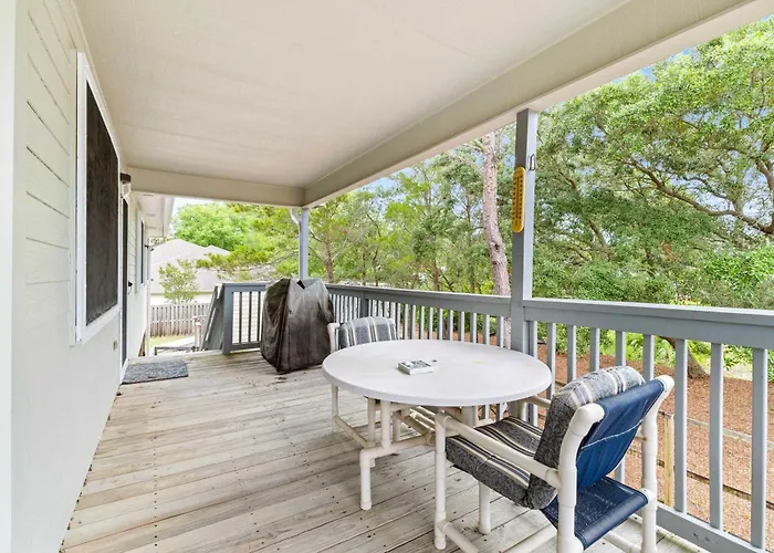 Holiday home 5br Located On Canal Backyard With Deck And Bbq