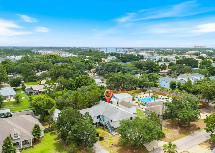 5br Located On Canal Backyard With Deck And Bbq