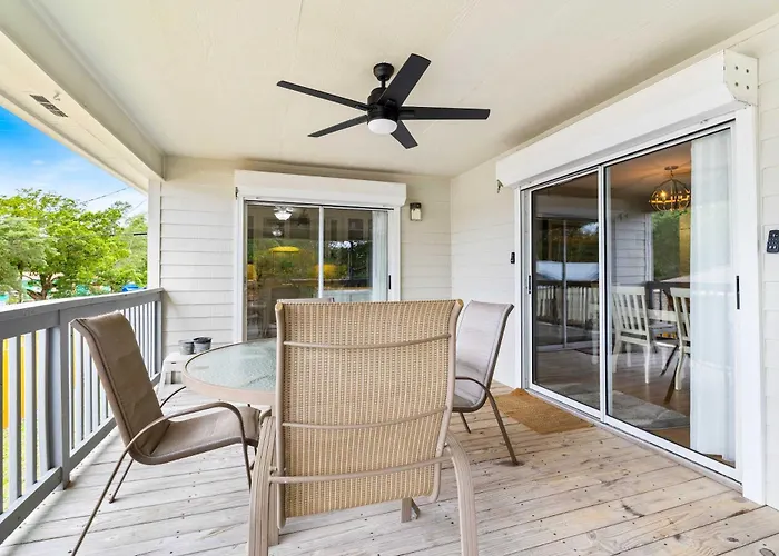 5br Located On Canal Backyard With Deck And Bbq Holiday home Pensacola