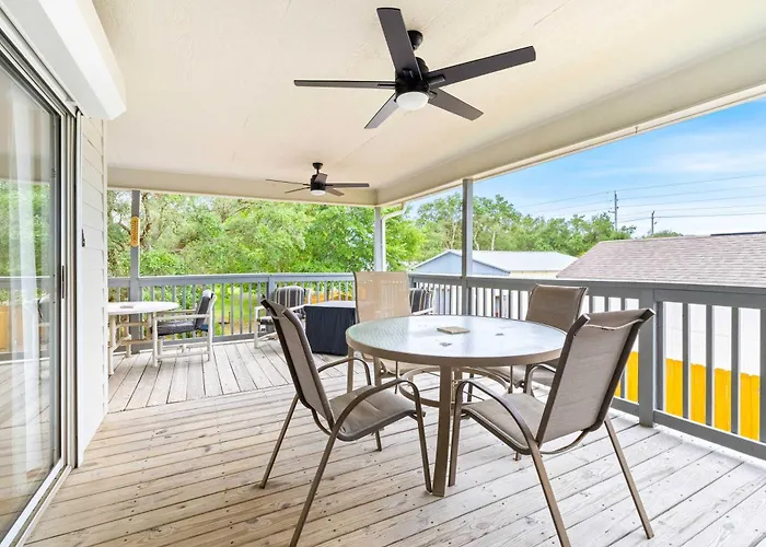 5br Located On Canal Backyard With Deck And Bbq