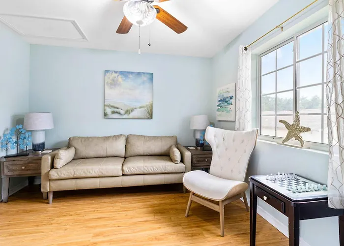 5br Located On Canal Backyard With Deck And Bbq *