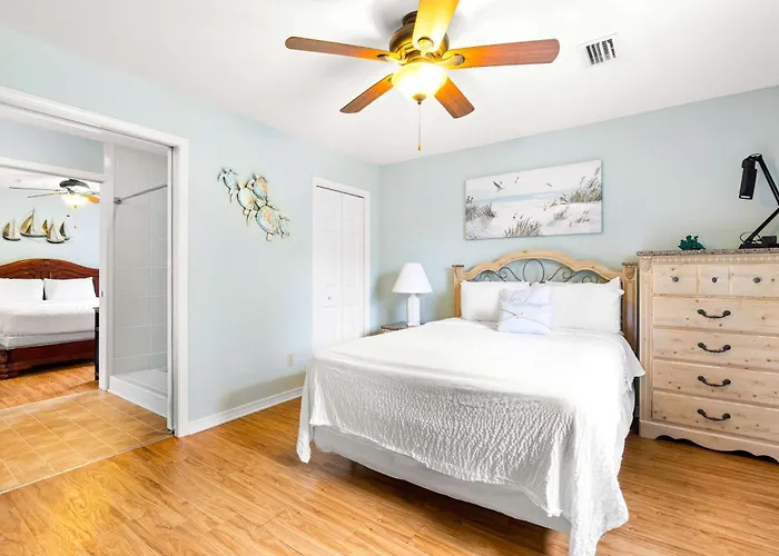 5br Located On Canal Backyard With Deck And Bbq Holiday home *