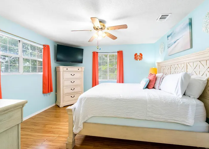 Holiday home 5br Located On Canal Backyard With Deck And Bbq Pensacola