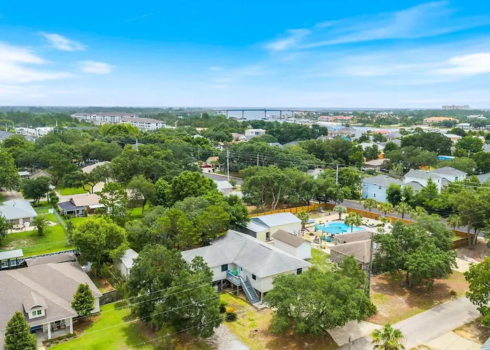 Holiday home 5br Located On Canal Backyard With Deck And Bbq *