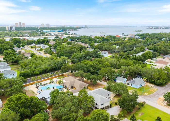 5br Located On Canal Backyard With Deck And Bbq Holiday home *